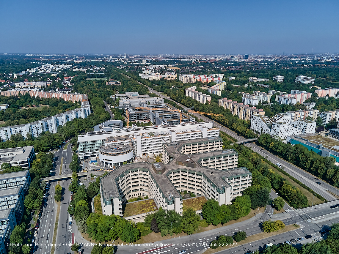 22.07.2022 - ehemaliges Alliant-Versicherungsgebäude und Wohnring in Neuperlach